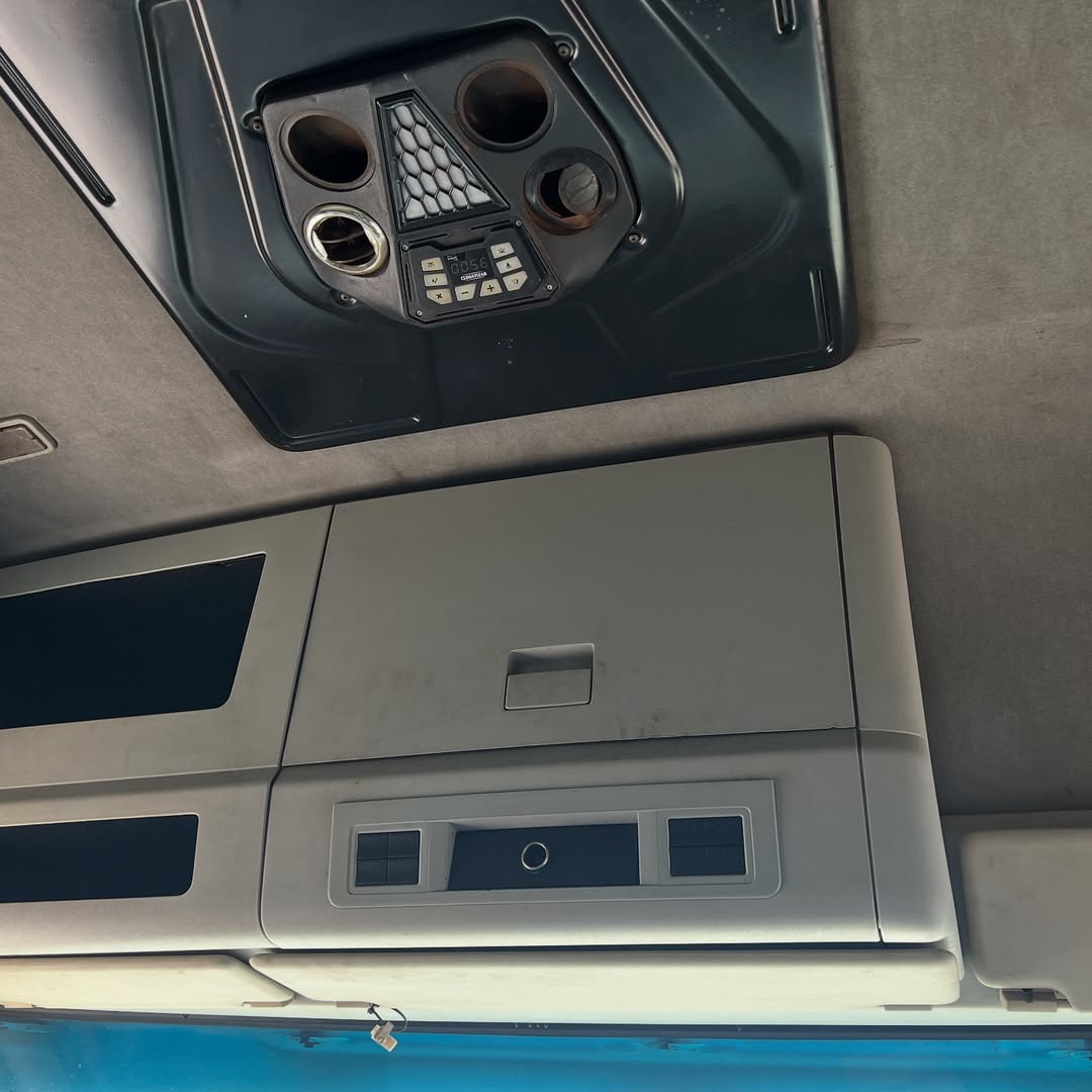 Cabine VW Constellation Usada Teto Alto Leito 2014 - Imagem 8