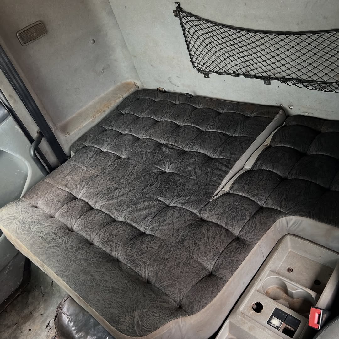 Cabine VW Constellation Usada Teto Alto Leito 2014 - Imagem 7