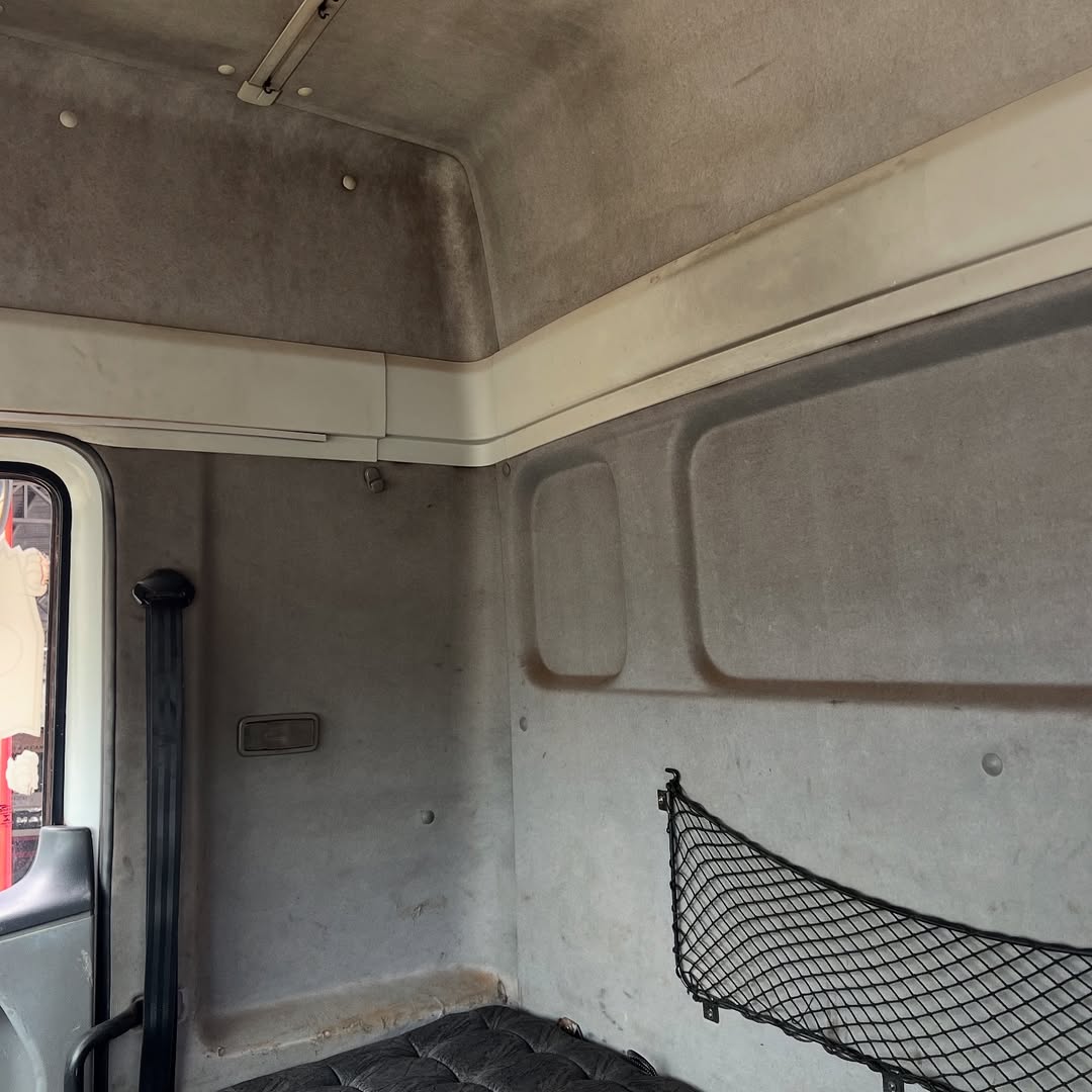 Cabine VW Constellation Usada Teto Alto Leito 2014 - Imagem 9