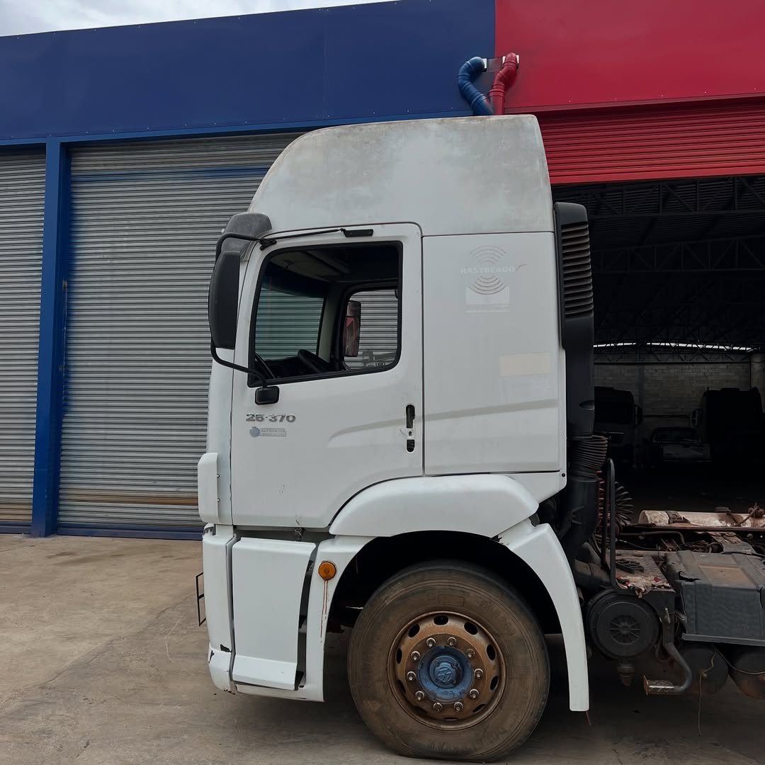 Cabine VW Constellation Usada Teto Alto Leito 2014 - Imagem 3